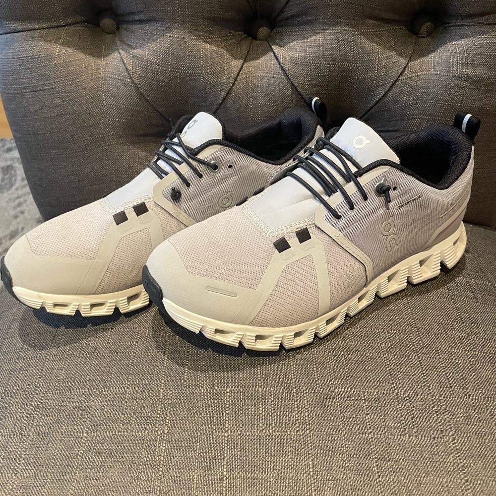 On Cloud 5 Waterproof Sneakers in Glacier-White 7.5 Womens Running Shoes